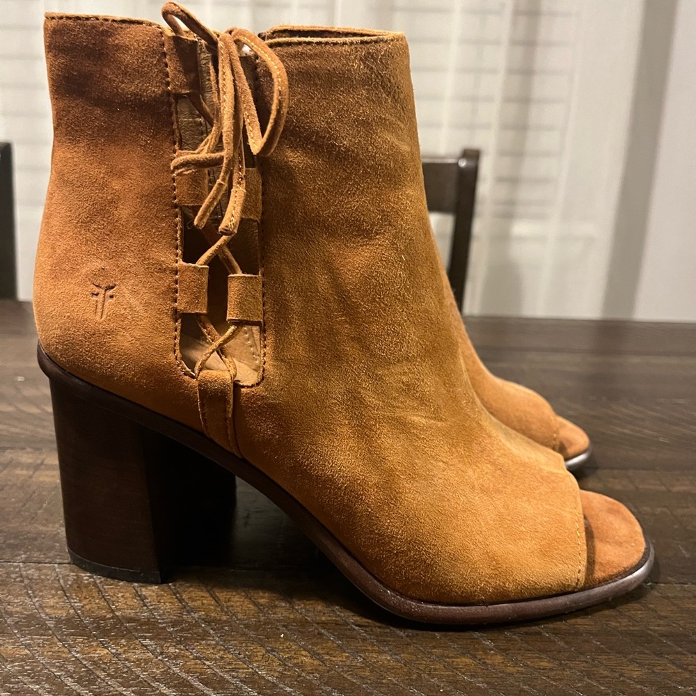 FRYE Women's Amy Side Ghillie Boot, Nutmeg Suede Size 8.5